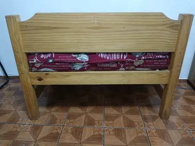 Banco de madera con cojín - miniatura 4