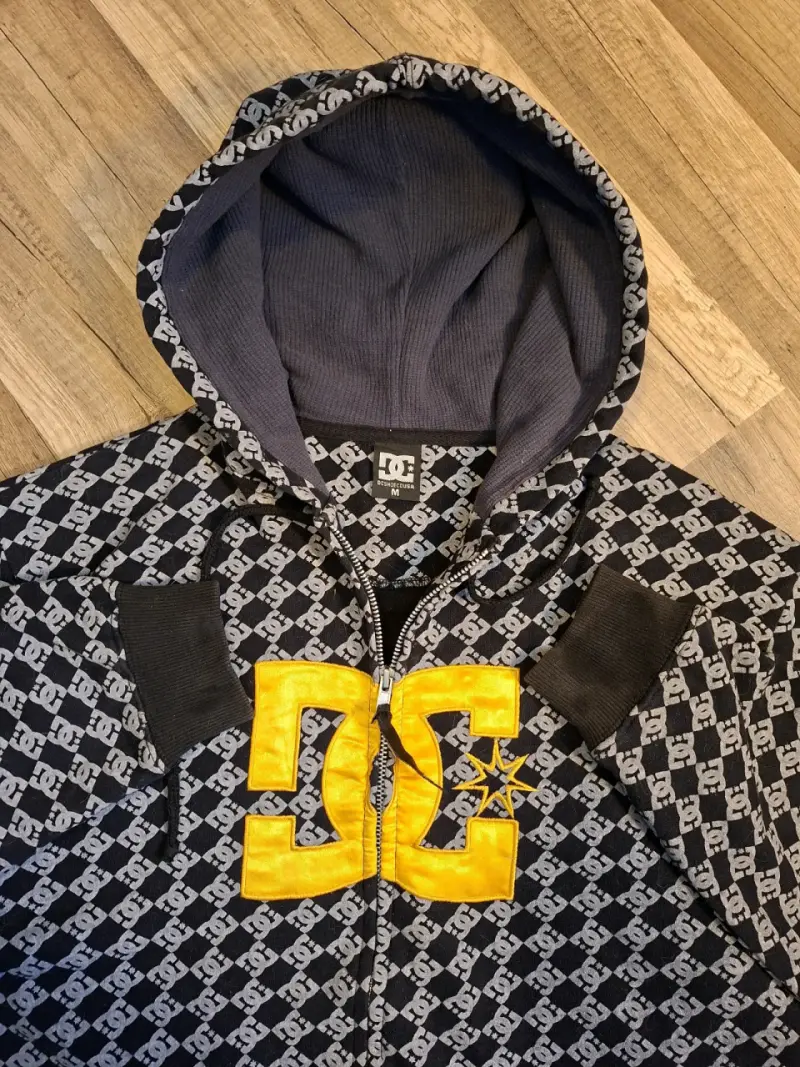 Polerón con capucha DC negro y amarillo - 2