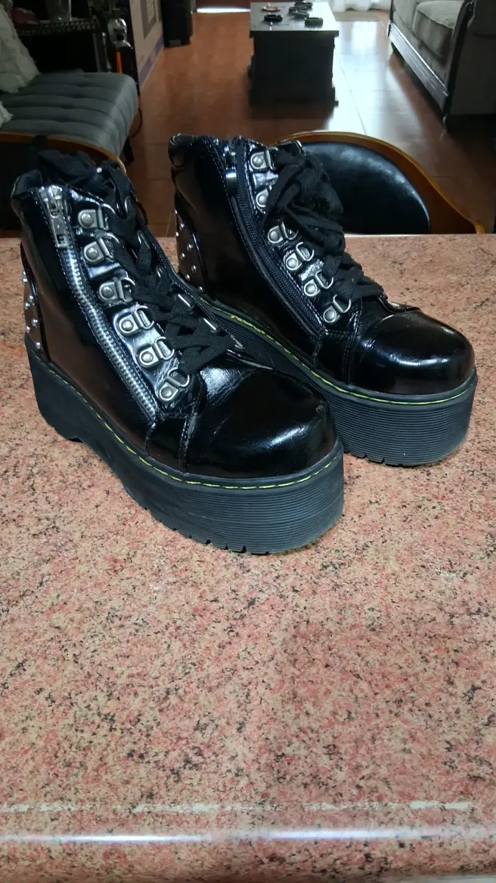 Botas negras con plataforma alta - 1