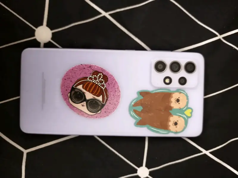 Smartphone en carcasa negra - 3