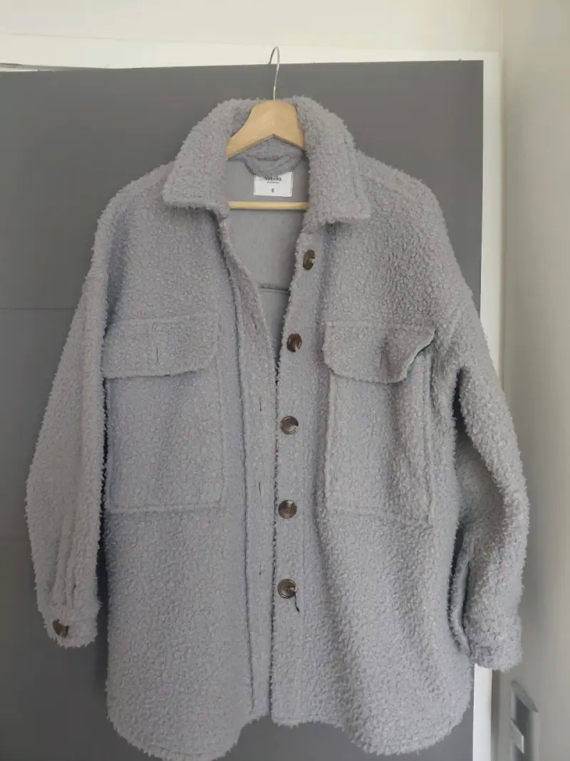 Chaqueta gris de lana