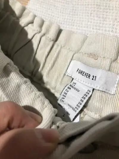 Pantalones blancos de tiro alto - miniatura 2