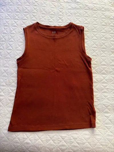 Polera sin mangas marrón GAP - miniatura 1