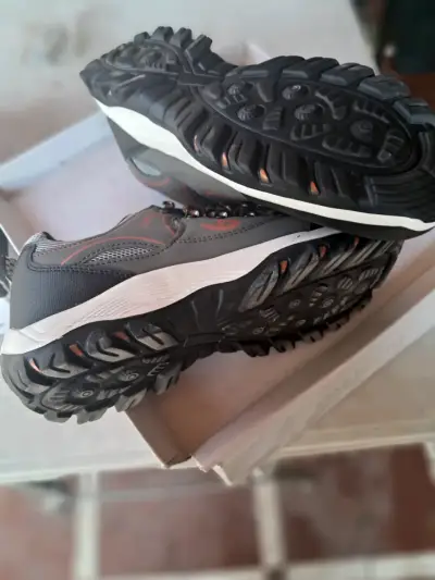 Zapatillas de trekking grises - miniatura 1
