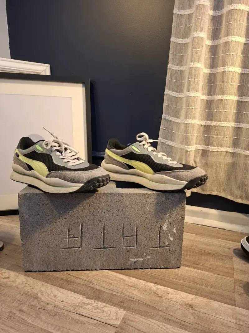 Zapatillas puma deportivas grises y verdes - 1
