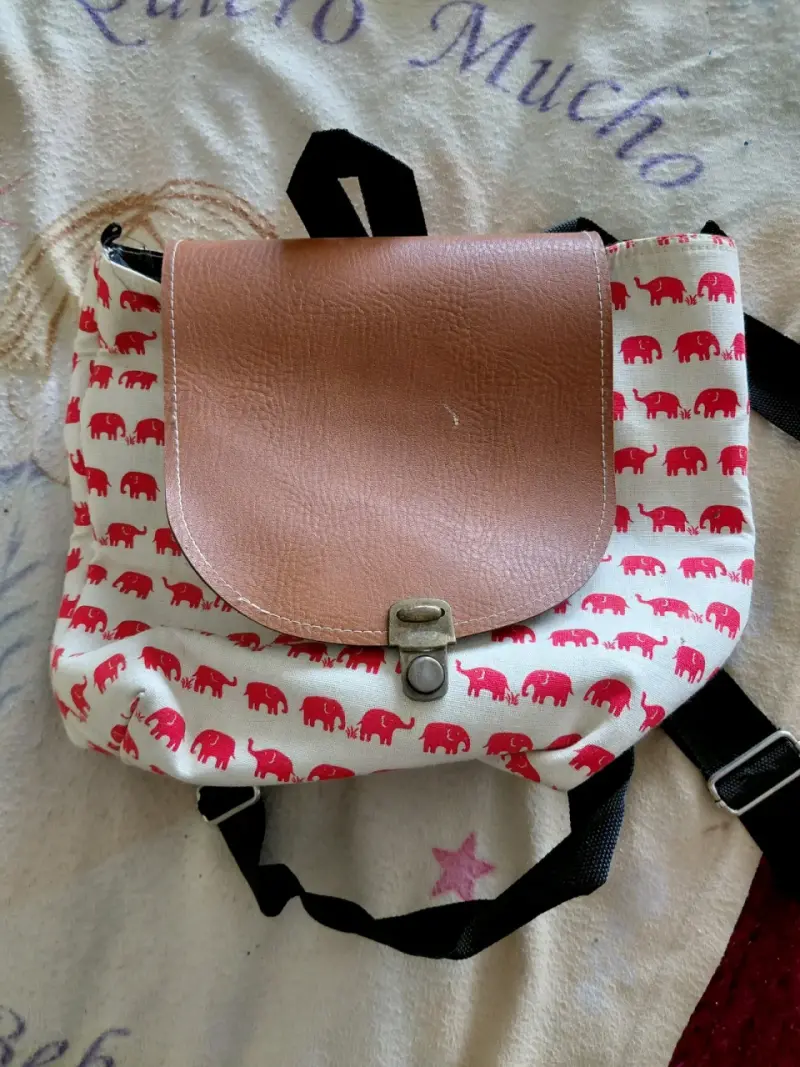 Bolso cruzado gris y blanco - 5