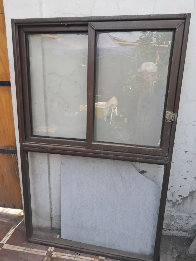 4 Ventana corredera con marco metálico - 1
