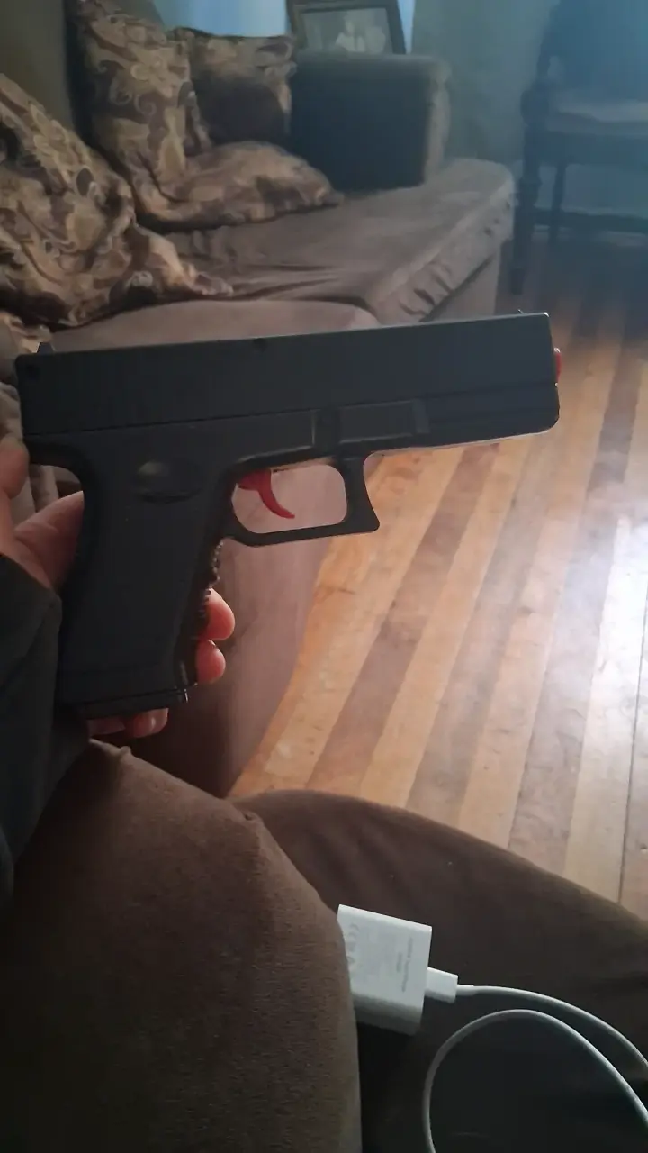 Pistola de juguete negra