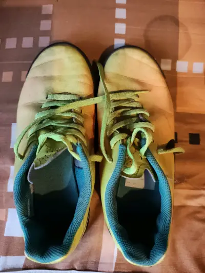 Zapatillas deportivas amarillas - miniatura 1