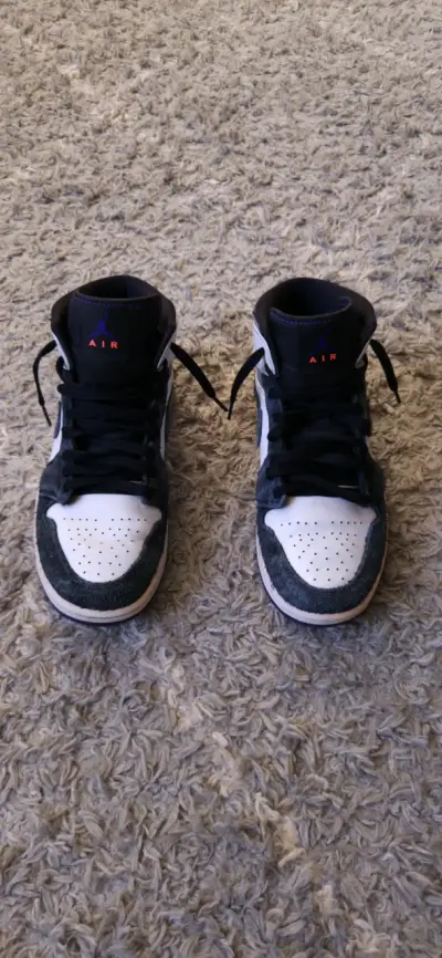 Jordan 1 moradas y negras - miniatura 3
