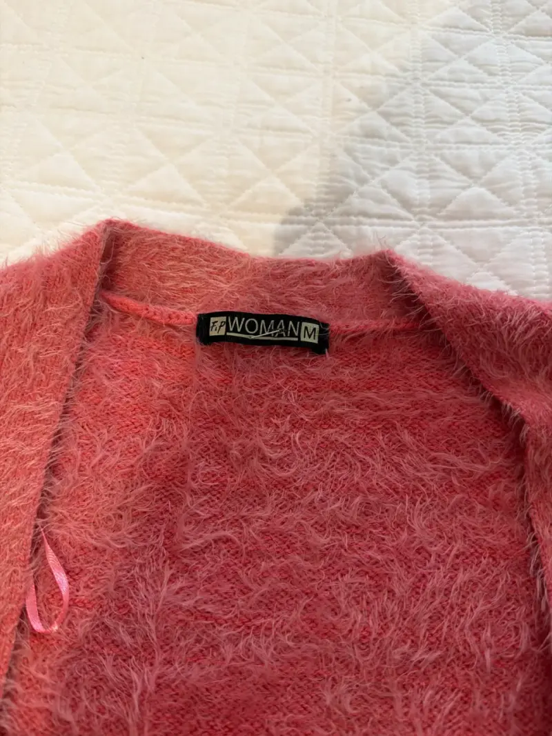 Cardigan rosado con botones - 2