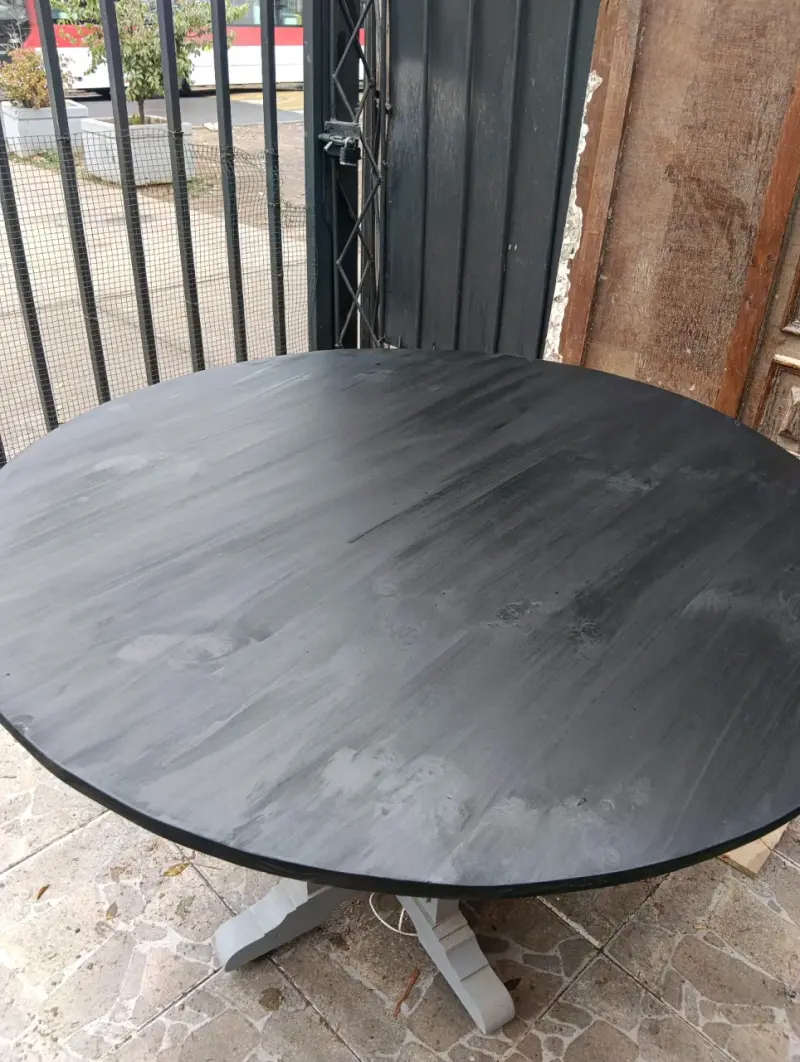 Mesa de madera redonda negra - 2