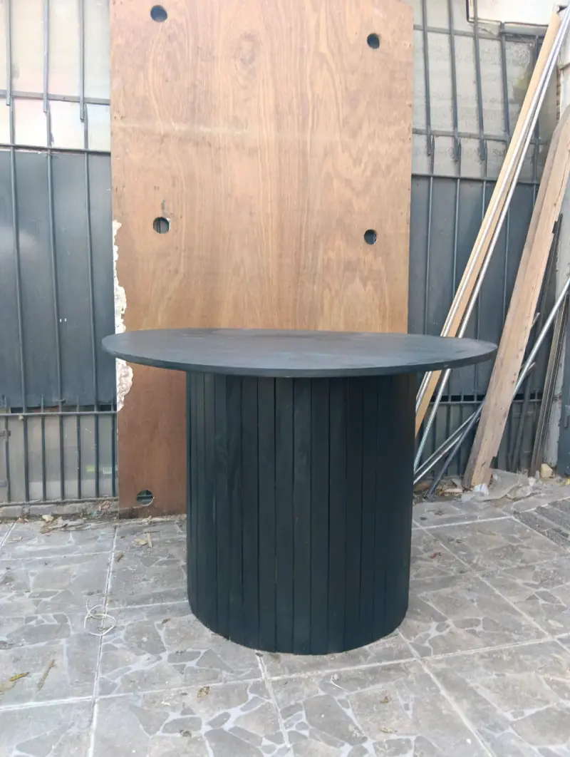 Mesa de madera redonda negra - 3