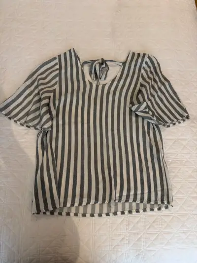Blusa rayada blanca y negra - miniatura 1