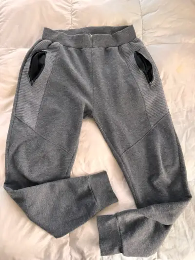 Pantalones deportivos grises - miniatura 1