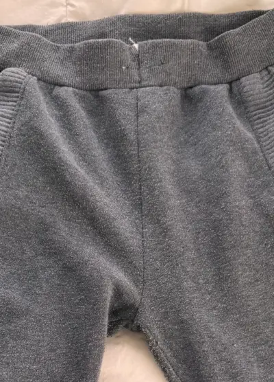 Pantalones deportivos grises - miniatura 2