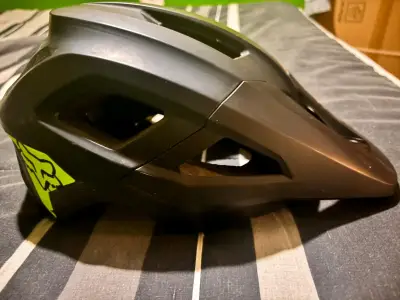Casco de ciclismo negro - miniatura 3