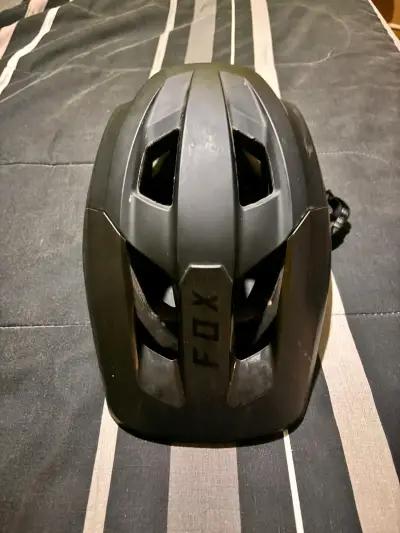 Casco de ciclismo negro - miniatura 4
