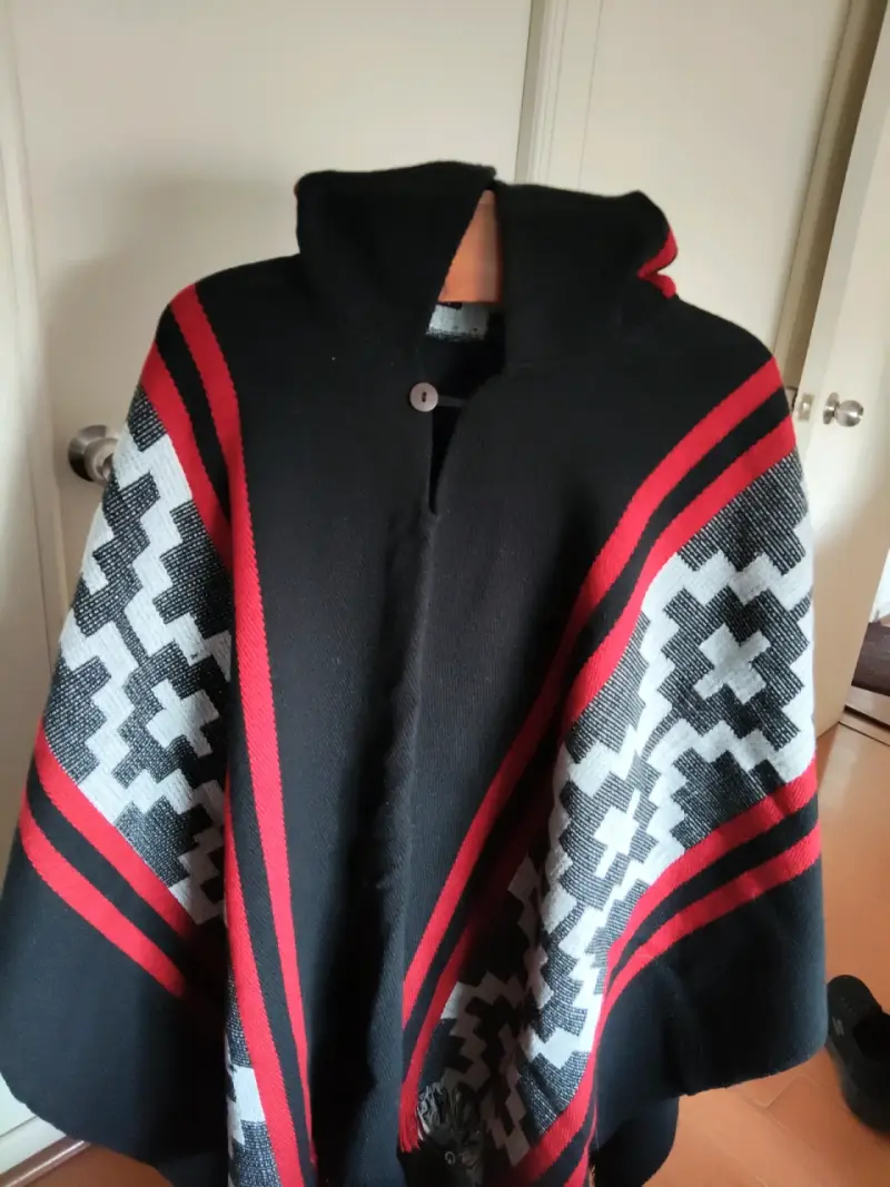 Poncho chileno tejido en lana - 1