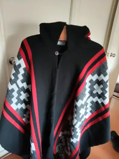 Poncho chileno tejido en lana - miniatura 1