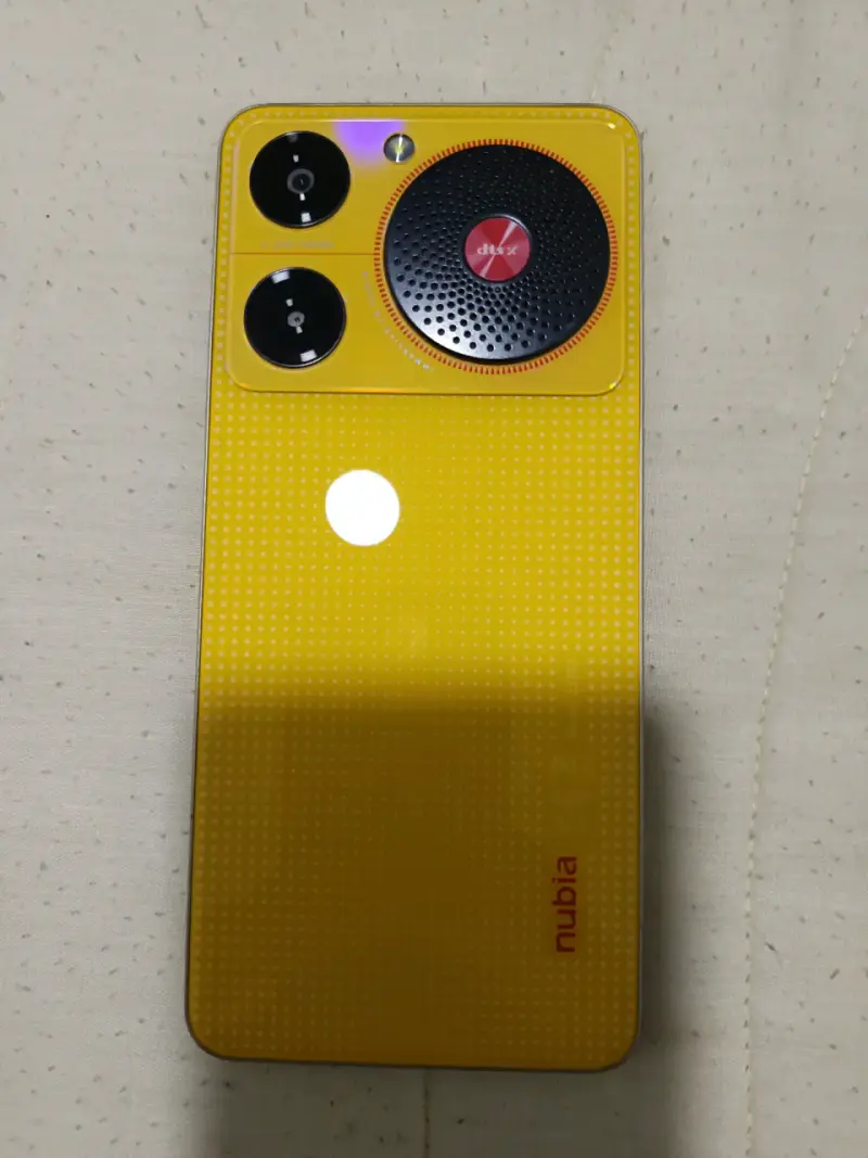 Smartphone Nubia music amarillo - 1