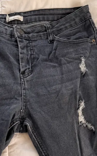 Jeans desgastados oscuros - miniatura 4