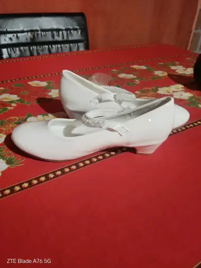 Zapatos blancos para niña - miniatura 2