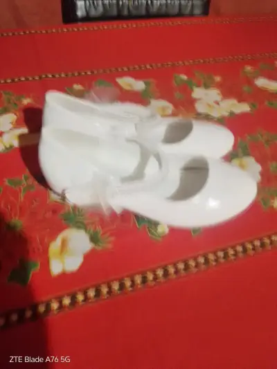 Zapatos blancos para niña - miniatura 3