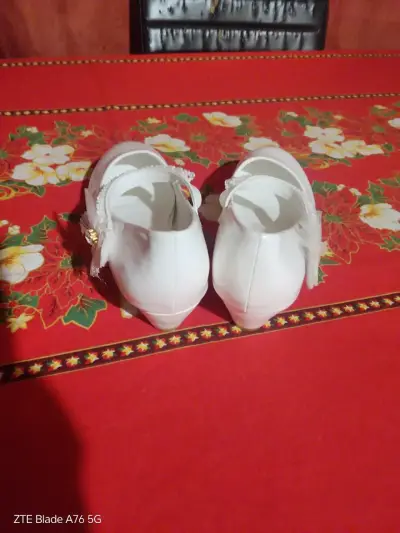 Zapatos blancos para niña - miniatura 4
