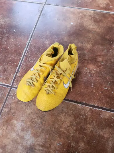 Botines amarillos Nike deportivos - miniatura 1