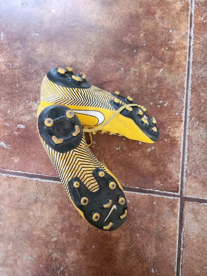 Botines amarillos Nike deportivos - 2