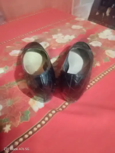Zapatos negros de charol - miniatura 5