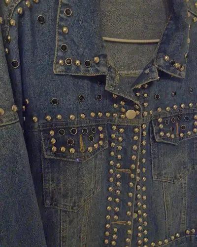 Chaqueta de mezclilla con tachas - miniatura 4