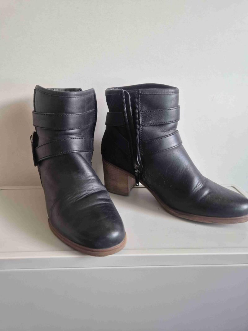 Botines negros de cuero - 1