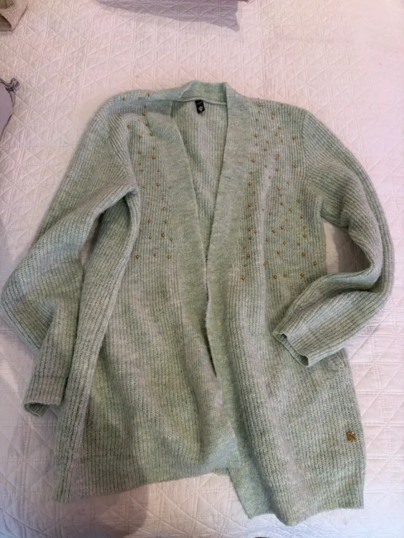 Cardigan de lana verde con cuentas - 1