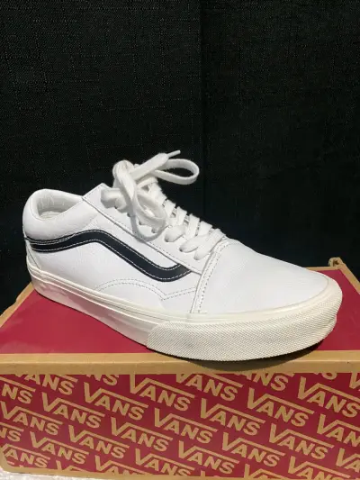 Zapatillas blancas con detalle negro - miniatura 3