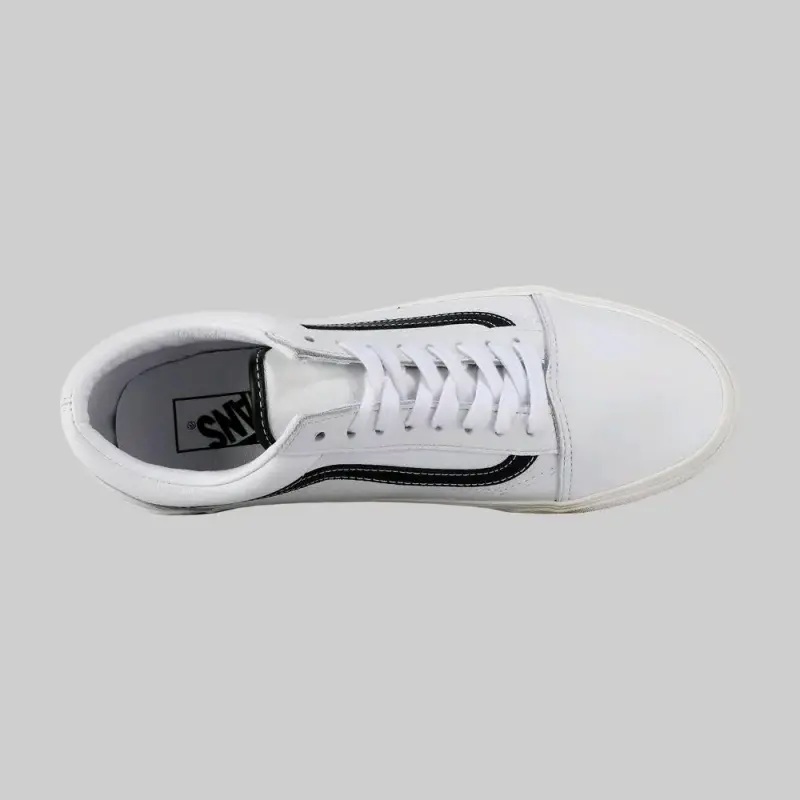Zapatillas blancas con detalle negro - 5