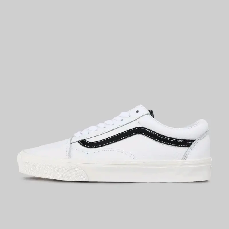 Zapatillas blancas con detalle negro - 6