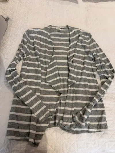 Cardigan de rayas gris y blanco - miniatura 1