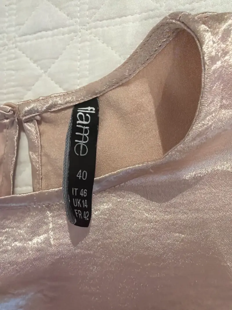 Vestido dorado con vuelos - 2