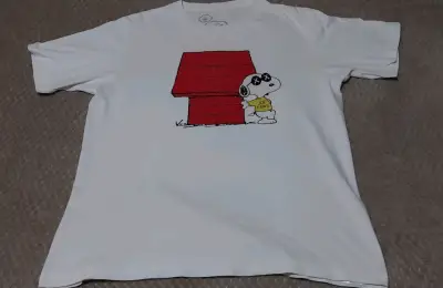 Polera Kaws x peanut (snoopy) - miniatura 1