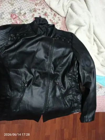 Chaqueta negra de cuero sintético - miniatura 1