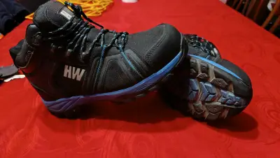 Botas negras con detalles azules - miniatura 2