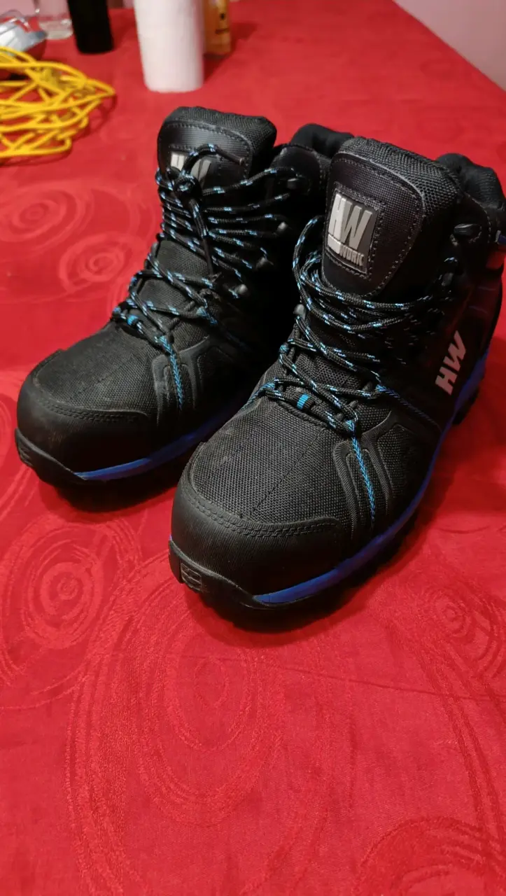 Botas negras con detalles azules - 4