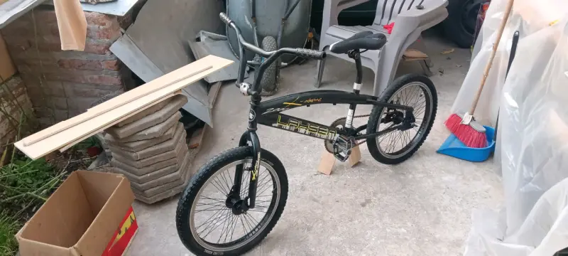 Bicicleta BMX negra Lahsen - 1