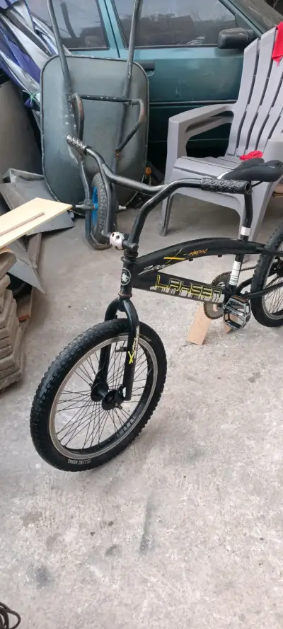 Bicicleta BMX negra Lahsen - miniatura 2