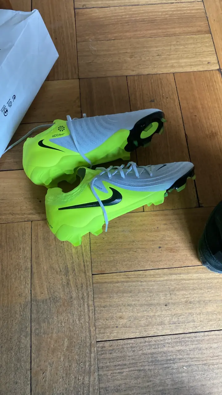 Zapatillas fútbol verdes y blancas