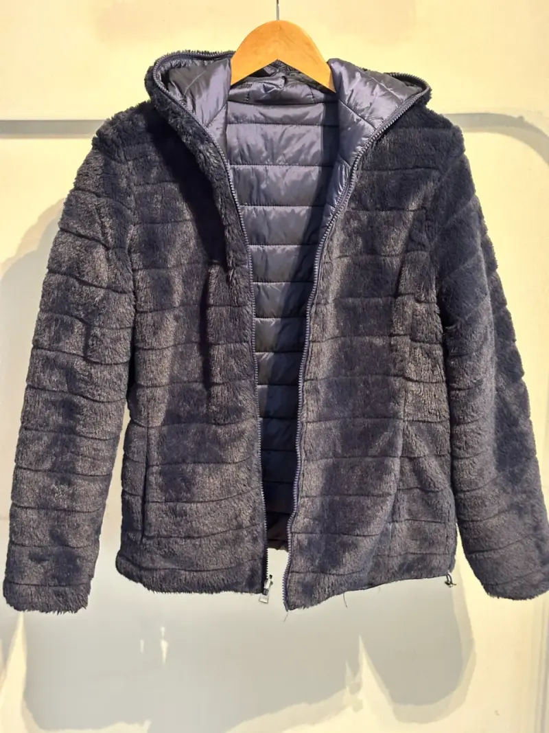 Chaqueta acolchada azul con capucha - 2