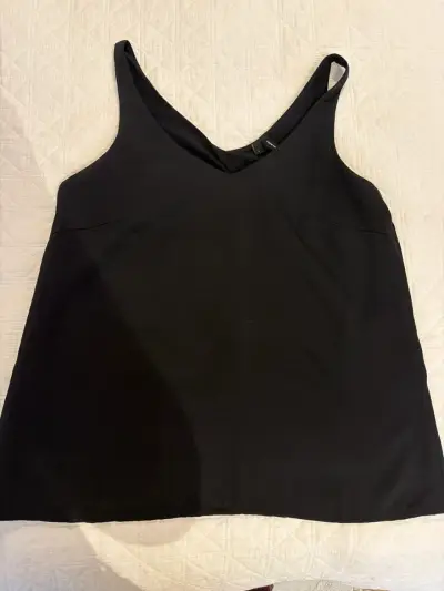Camiseta negra de tirantes - miniatura 1