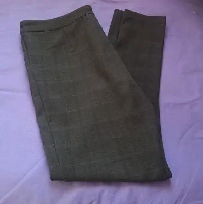 Pantalón negro con cremalleras - miniatura 2